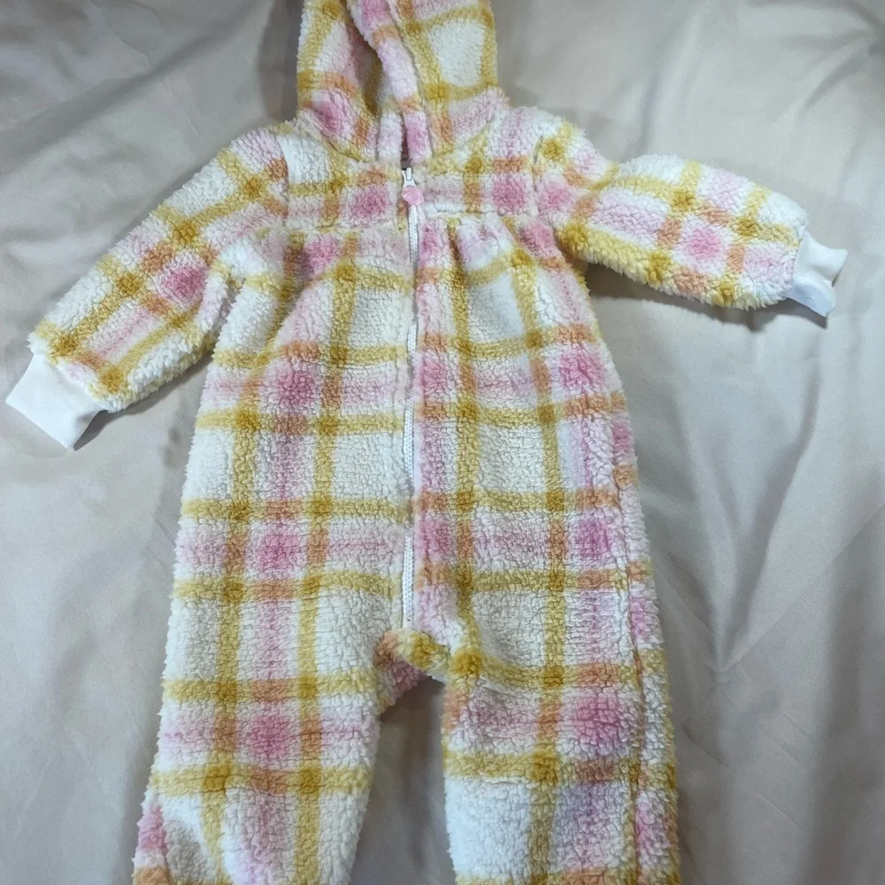 Assorted Baby Girl Onesies Bundle, mostly Carter’s, all NWOT or‎ EUC, Size 6M